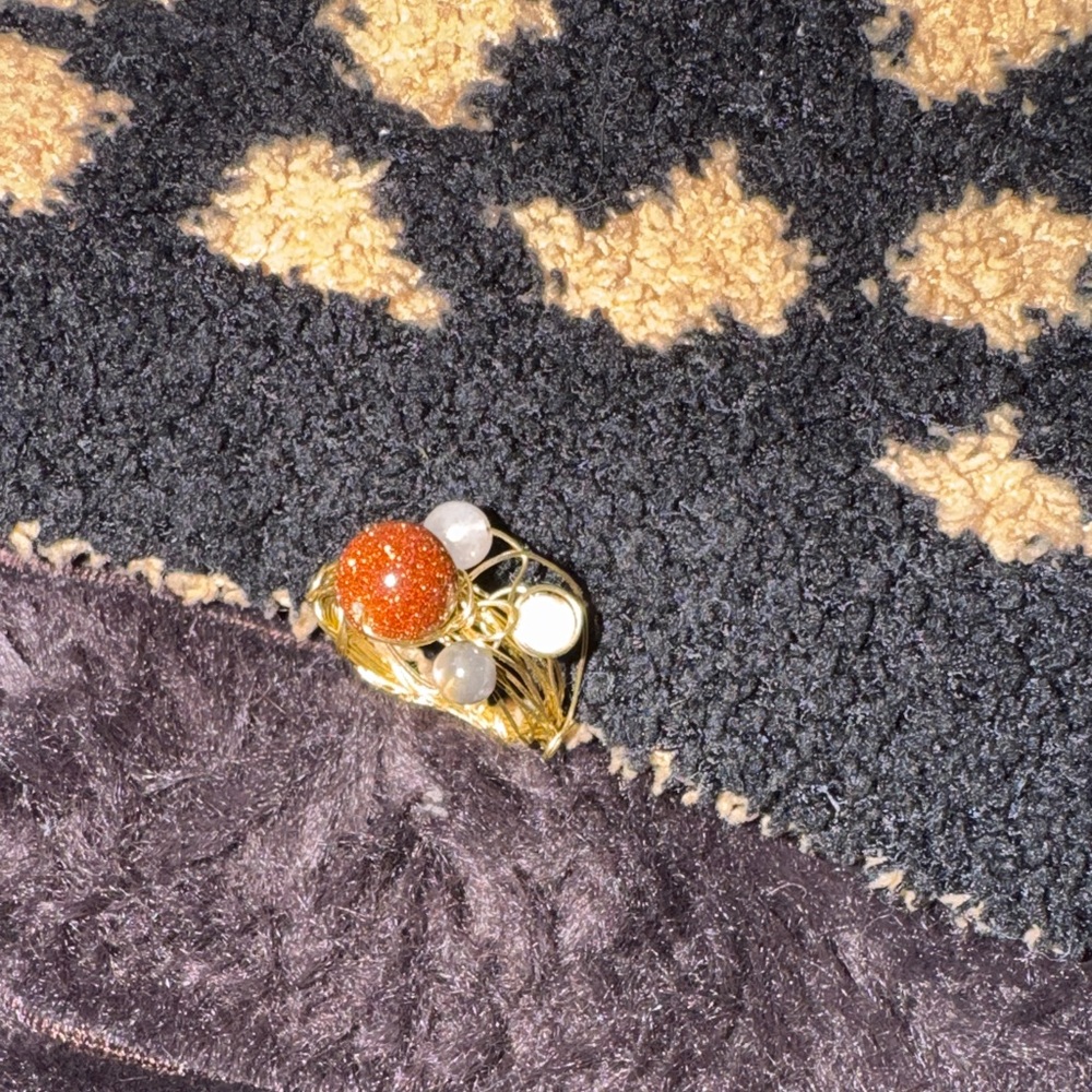 Elegant Gold and White Women's Ring